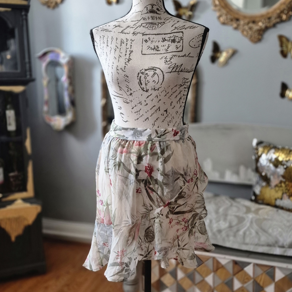 Chelsea & Violet Floral Mini Skirt XS